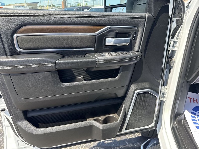 Ram 2500 Vehicle Full-screen Gallery Image 34