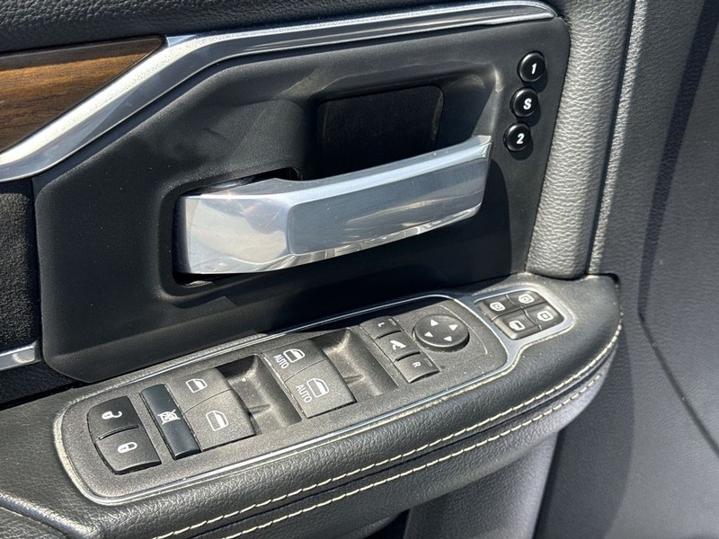 Ram 2500 Vehicle Full-screen Gallery Image 35