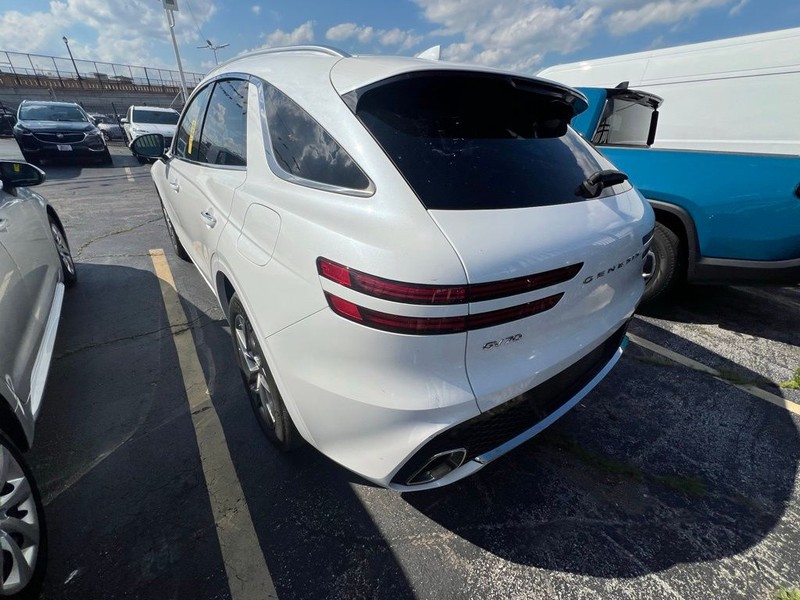 Genesis GV70 Vehicle Full-screen Gallery Image 4