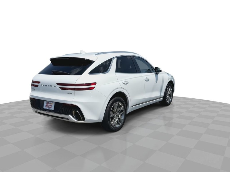 Genesis GV70 Vehicle Full-screen Gallery Image 13