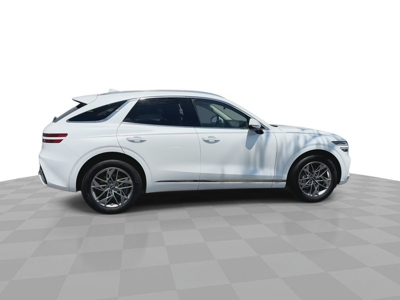 Genesis GV70 Vehicle Full-screen Gallery Image 14