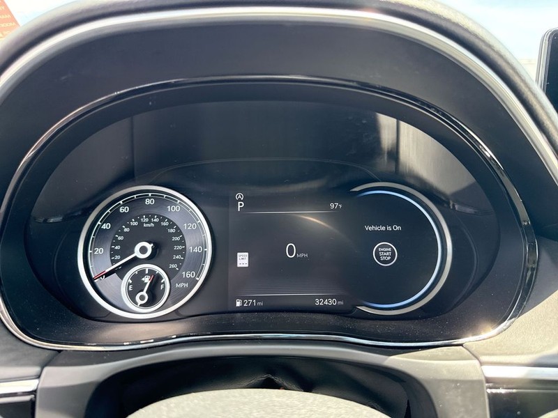 Genesis GV70 Vehicle Full-screen Gallery Image 18
