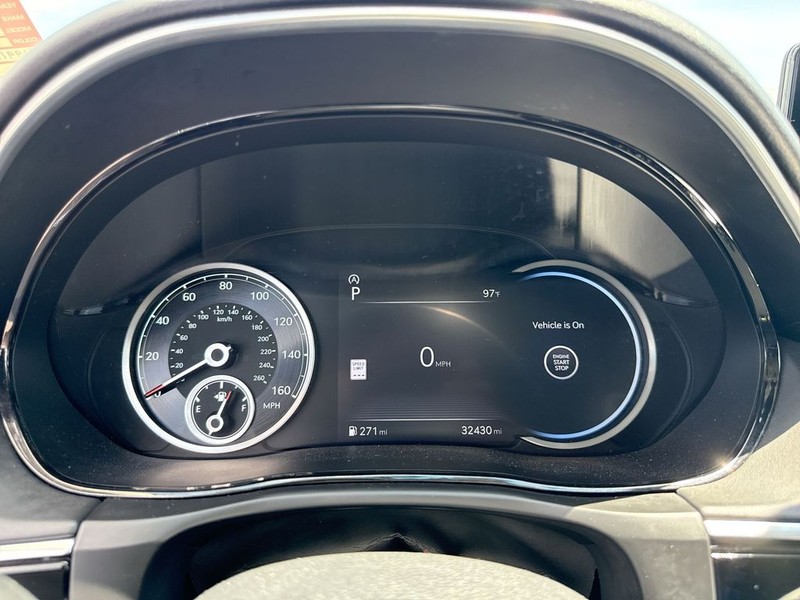 Genesis GV70 Vehicle Full-screen Gallery Image 19