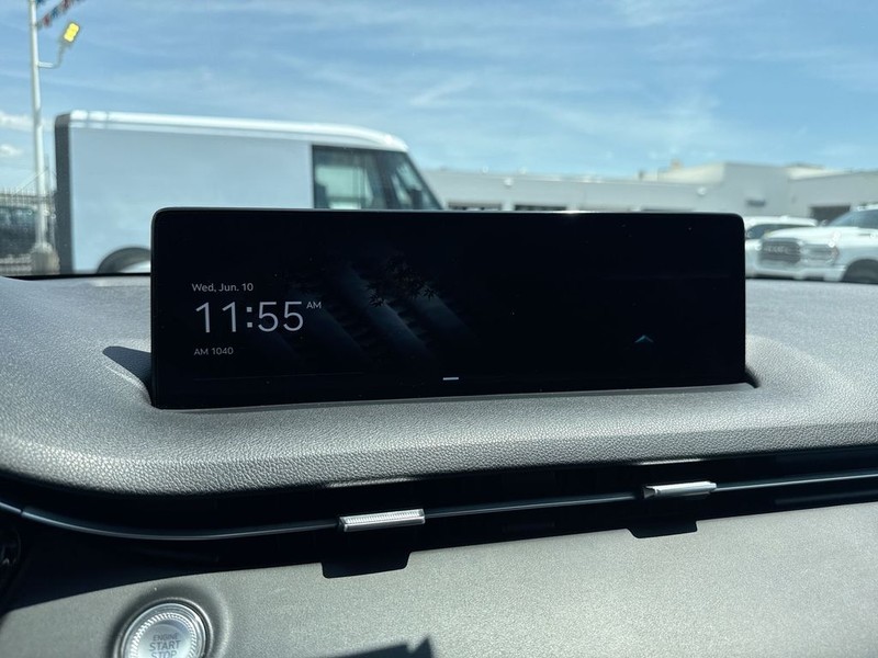 Genesis GV70 Vehicle Full-screen Gallery Image 20