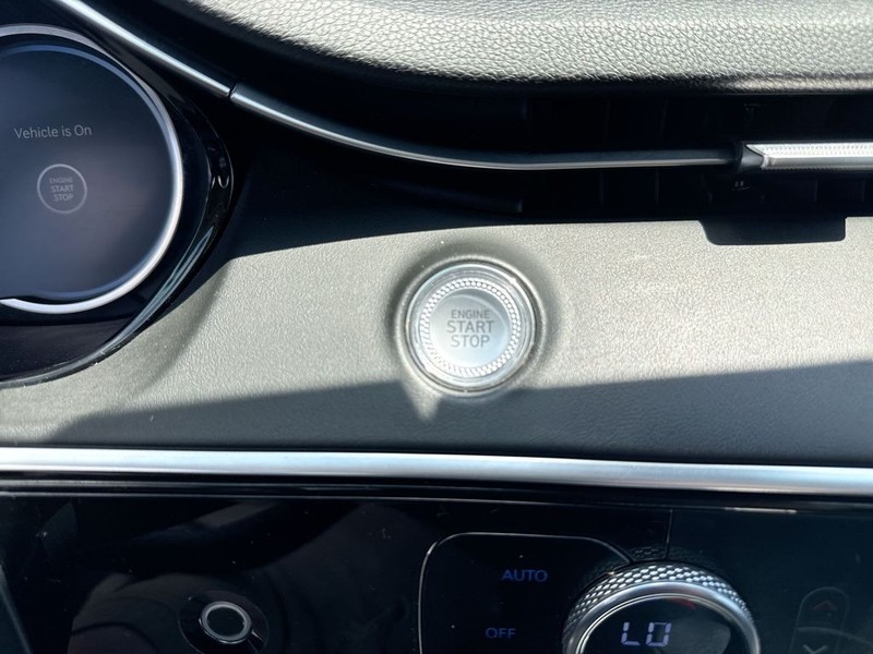 Genesis GV70 Vehicle Full-screen Gallery Image 23