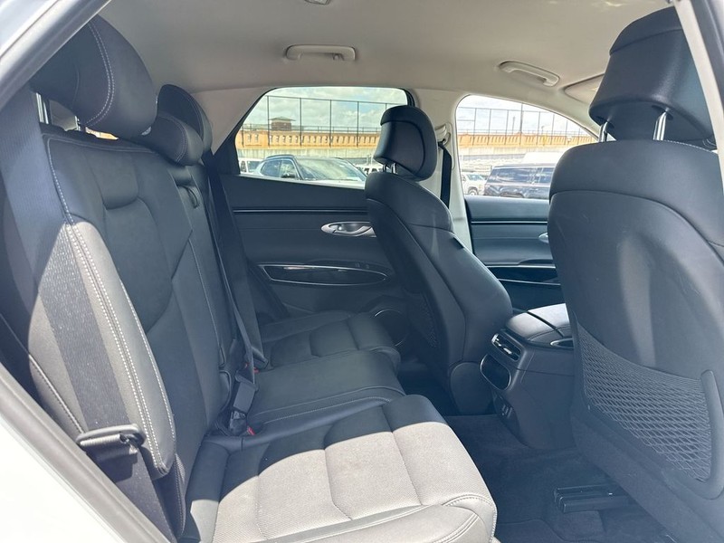 Genesis GV70 Vehicle Full-screen Gallery Image 32