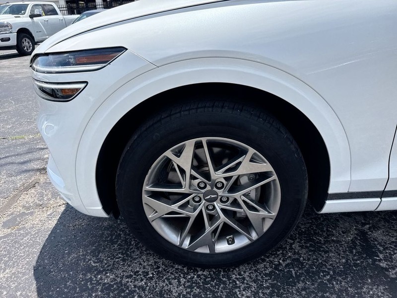 Genesis GV70 Vehicle Full-screen Gallery Image 34