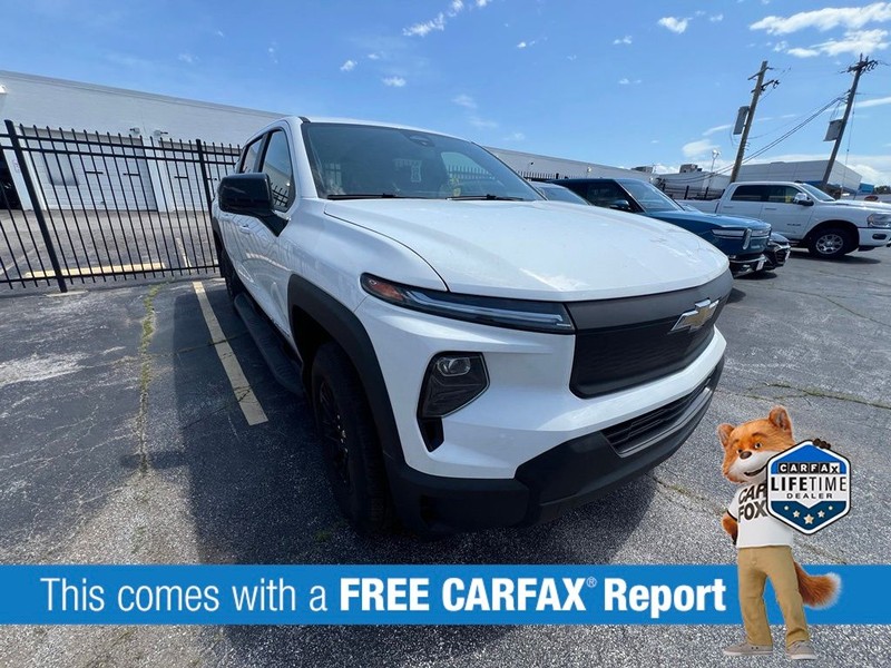 Chevrolet Silverado EV Vehicle Full-screen Gallery Image 02