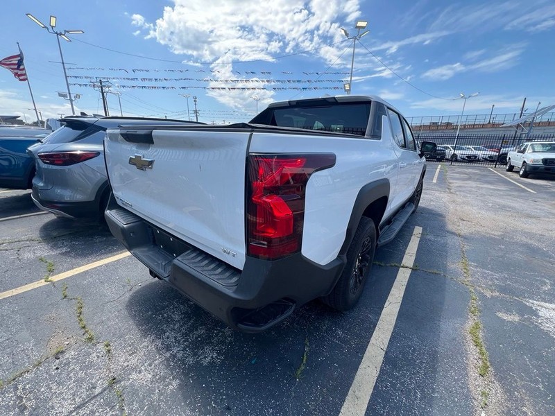 Chevrolet Silverado EV Vehicle Full-screen Gallery Image 04