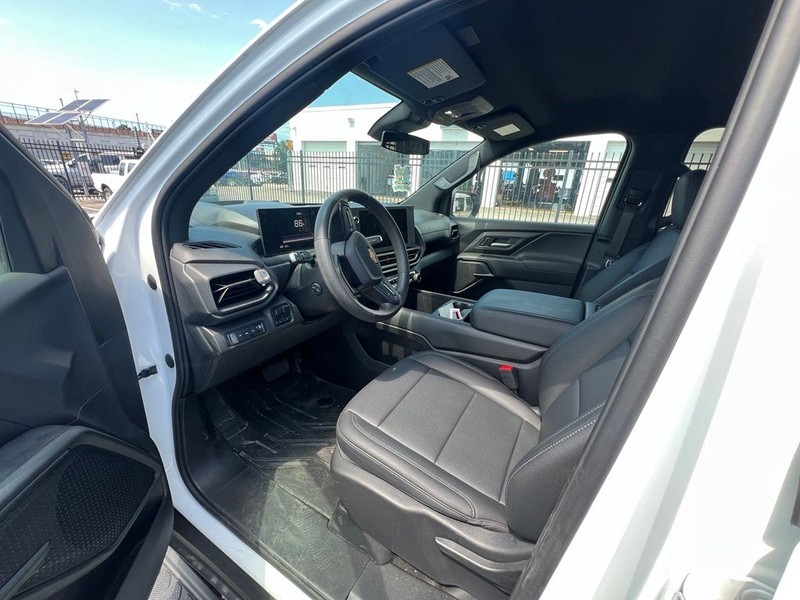 Chevrolet Silverado EV Vehicle Full-screen Gallery Image 05