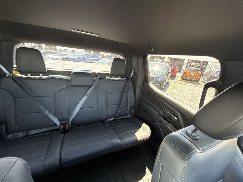 Chevrolet Silverado EV Vehicle Full-screen Gallery Image 21