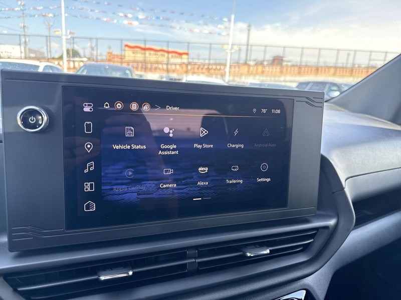 Chevrolet Silverado EV Vehicle Full-screen Gallery Image 26