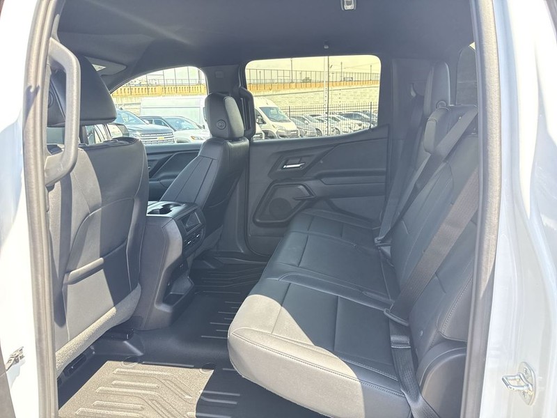 Chevrolet Silverado EV Vehicle Full-screen Gallery Image 35