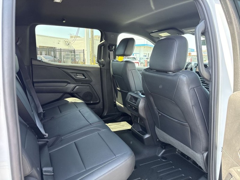 Chevrolet Silverado EV Vehicle Full-screen Gallery Image 37