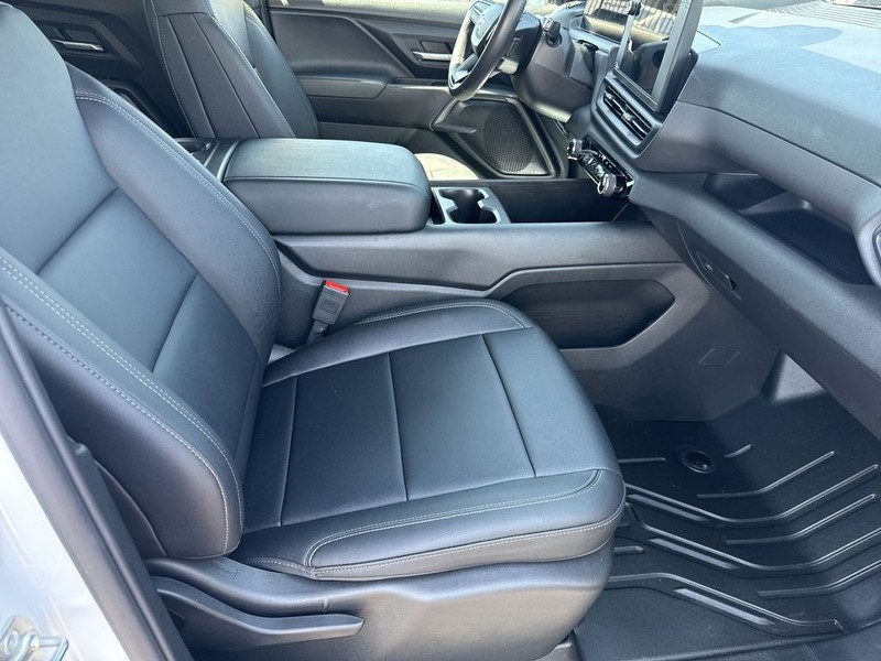 Chevrolet Silverado EV Vehicle Full-screen Gallery Image 38