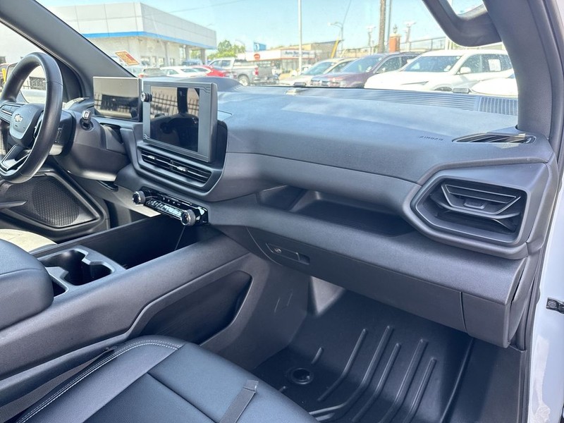 Chevrolet Silverado EV Vehicle Full-screen Gallery Image 39