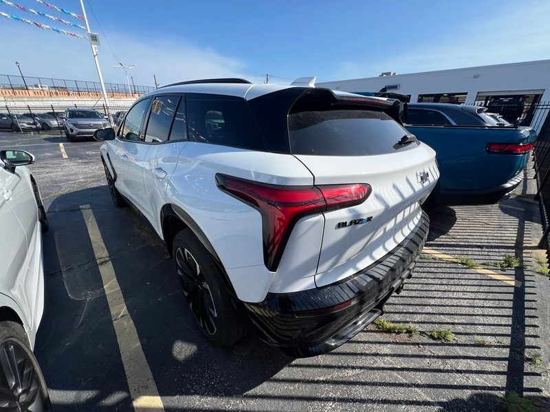 Chevrolet Blazer EV Vehicle Full-screen Gallery Image 03