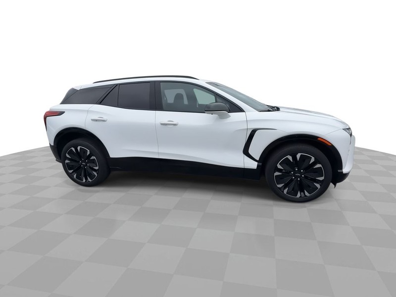 Chevrolet Blazer EV Vehicle Full-screen Gallery Image 14