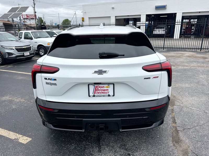 Chevrolet Blazer EV Vehicle Full-screen Gallery Image 30