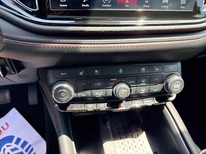 Dodge Durango Vehicle Full-screen Gallery Image 21