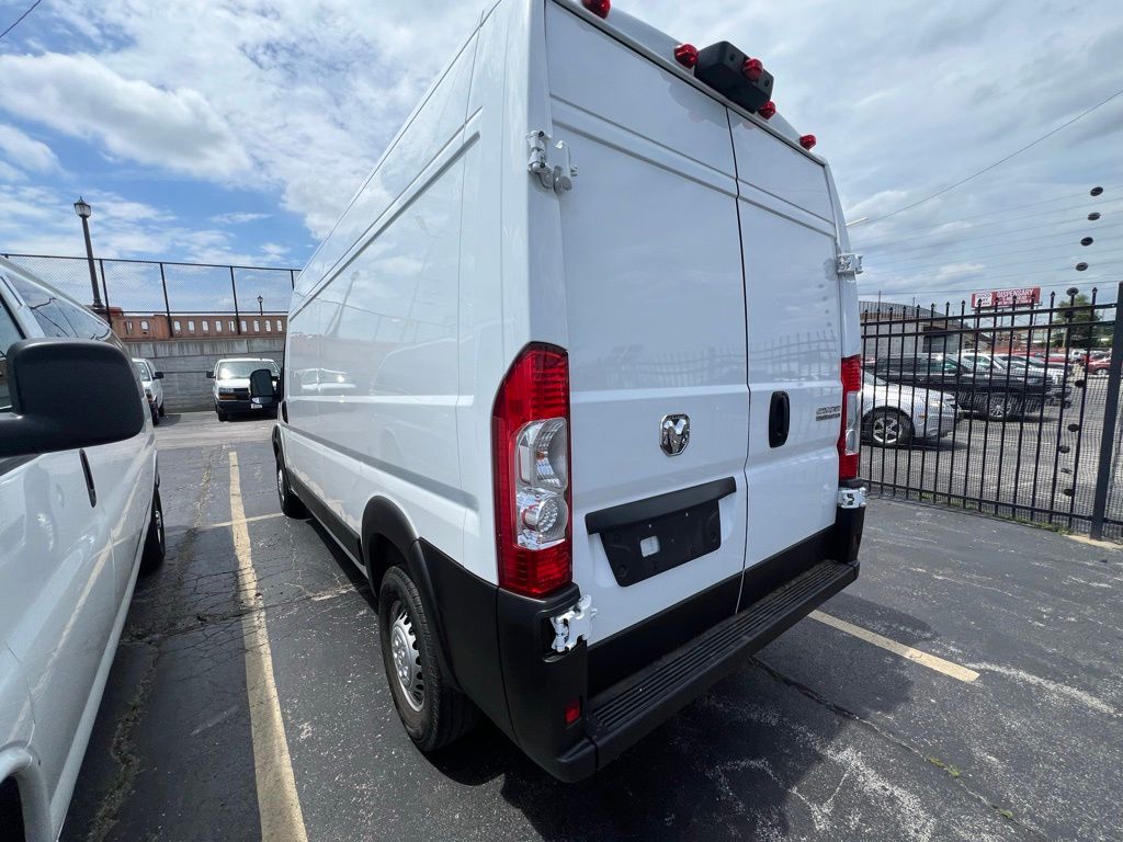 Ram ProMaster 2500 Vehicle Full-screen Gallery Image 4