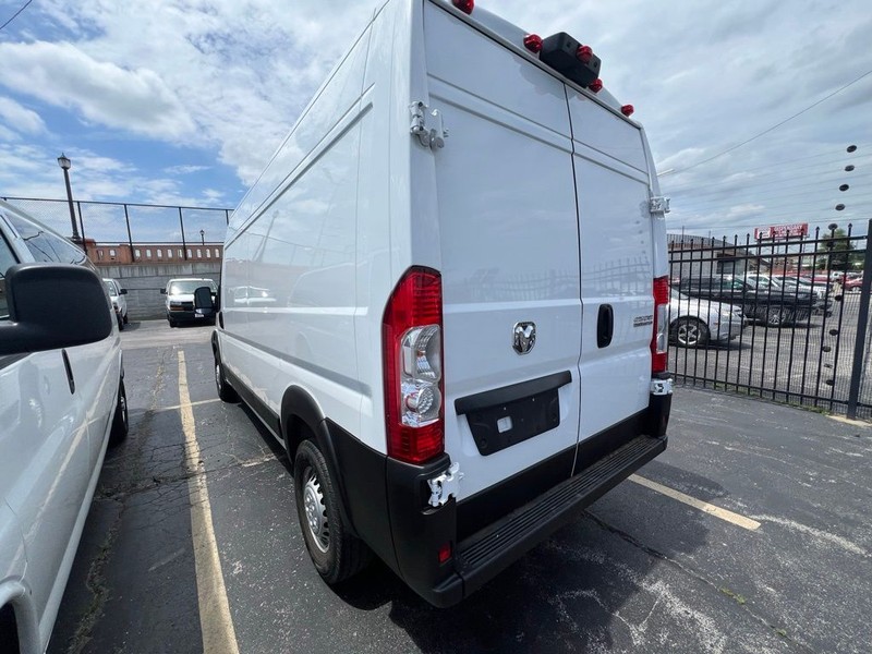 Ram ProMaster Cargo Van Vehicle Full-screen Gallery Image 4