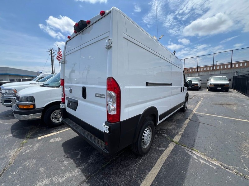 Ram ProMaster Cargo Van Vehicle Full-screen Gallery Image 6