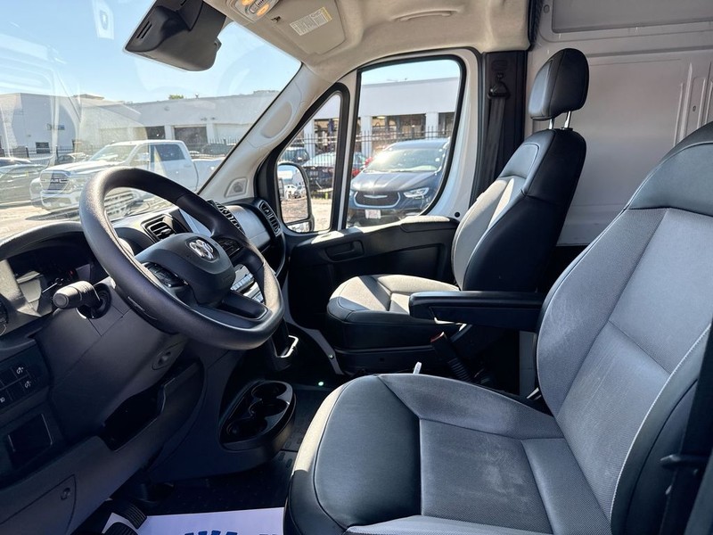 Ram ProMaster Cargo Van Vehicle Full-screen Gallery Image 26