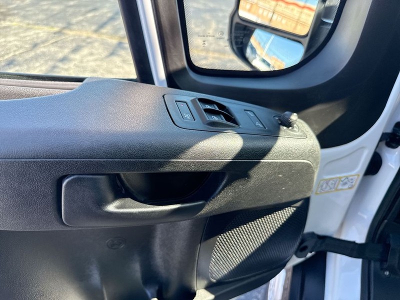 Ram ProMaster Cargo Van Vehicle Full-screen Gallery Image 27