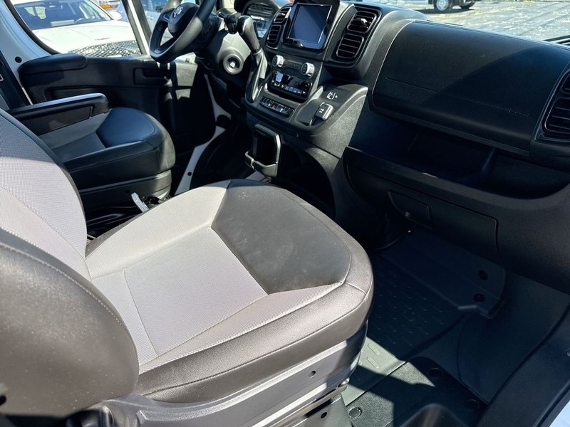 Ram ProMaster Cargo Van Vehicle Full-screen Gallery Image 31