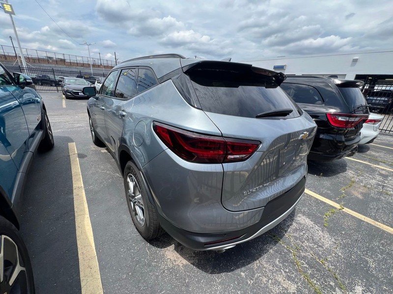 Chevrolet Blazer Vehicle Full-screen Gallery Image 03