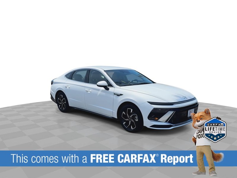 Hyundai Sonata Vehicle Full-screen Gallery Image 3