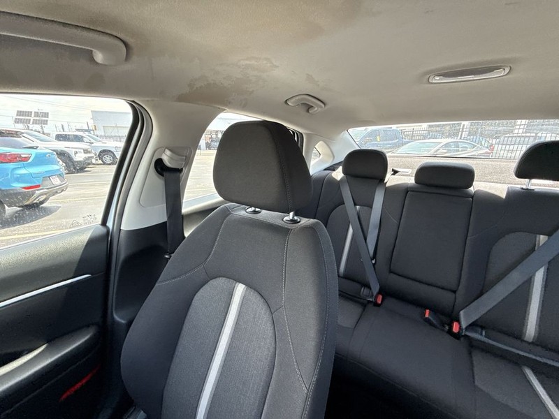 Hyundai Sonata Vehicle Full-screen Gallery Image 19