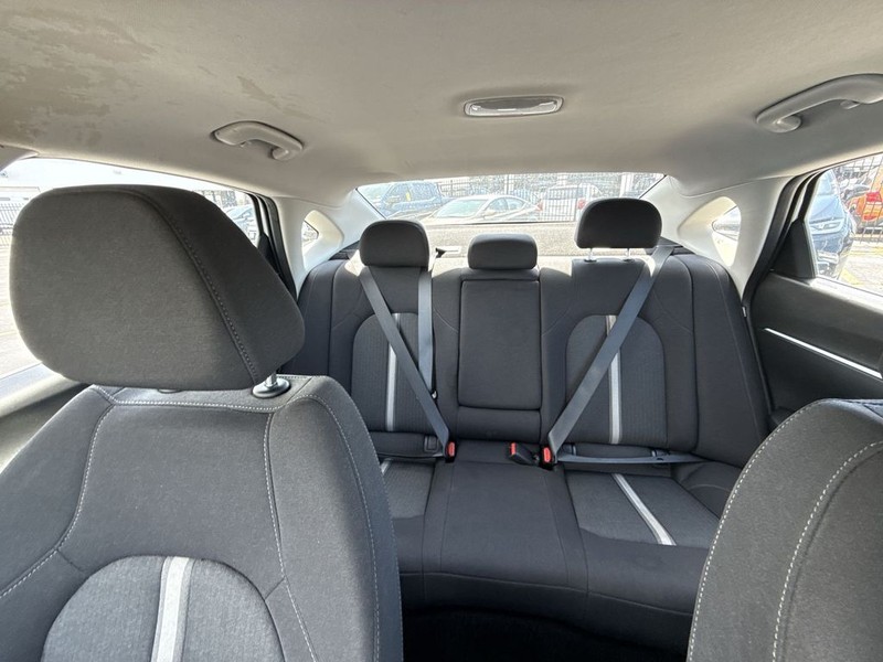 Hyundai Sonata Vehicle Full-screen Gallery Image 20