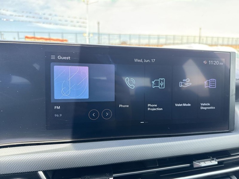 Hyundai Sonata Vehicle Full-screen Gallery Image 26