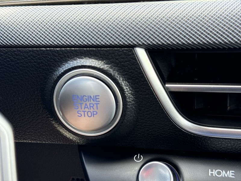 Hyundai Sonata Vehicle Full-screen Gallery Image 29