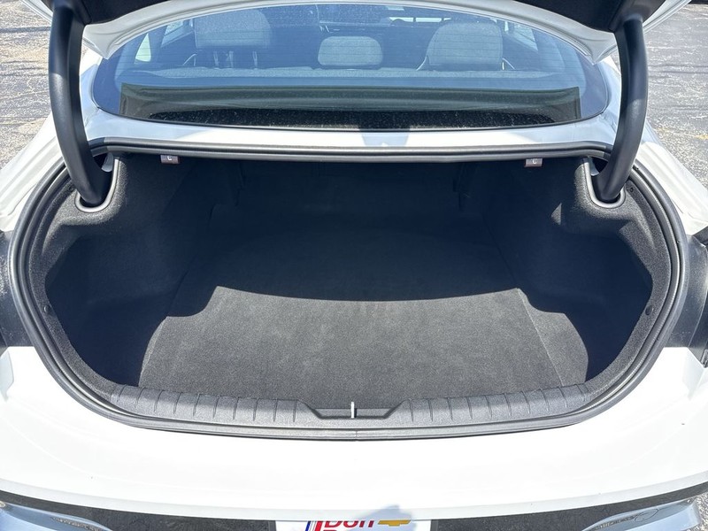 Hyundai Sonata Vehicle Full-screen Gallery Image 35