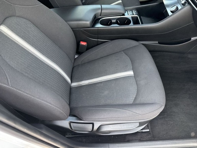 Hyundai Sonata Vehicle Full-screen Gallery Image 37