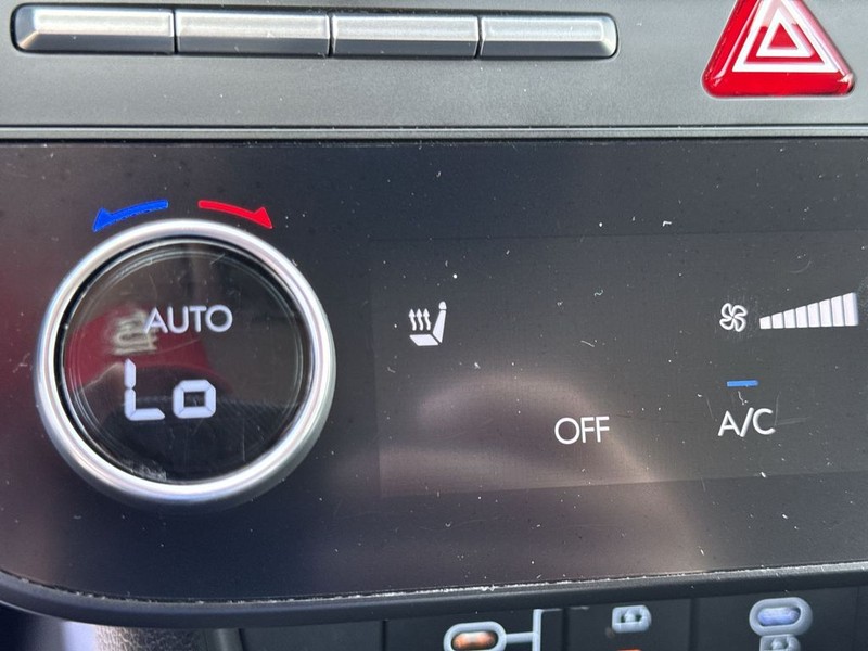 Hyundai Sonata Vehicle Full-screen Gallery Image 45