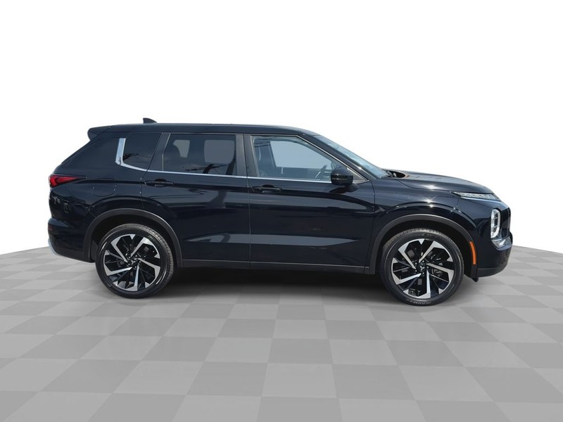 Mitsubishi Outlander Vehicle Full-screen Gallery Image 14