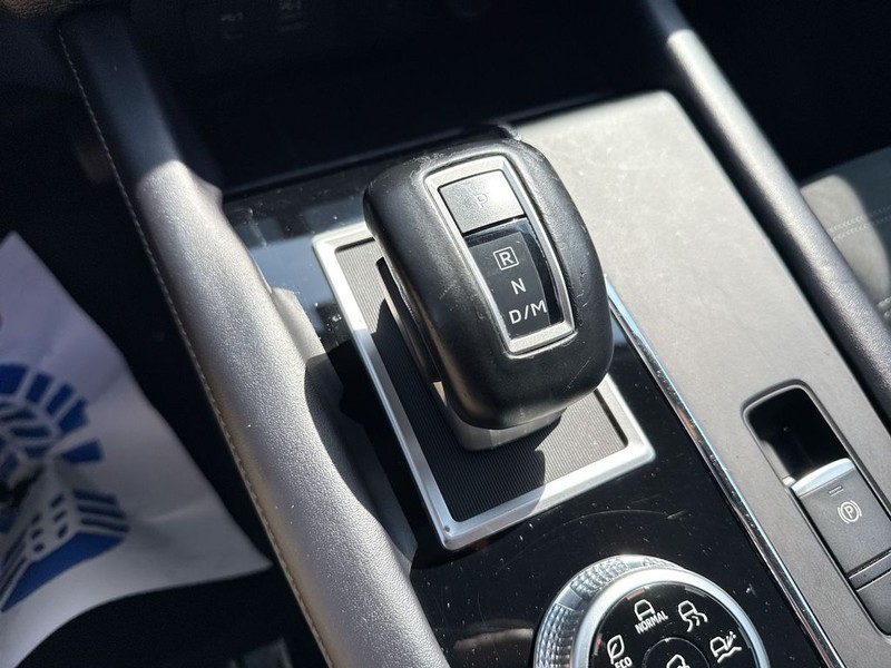 Mitsubishi Outlander Vehicle Full-screen Gallery Image 23
