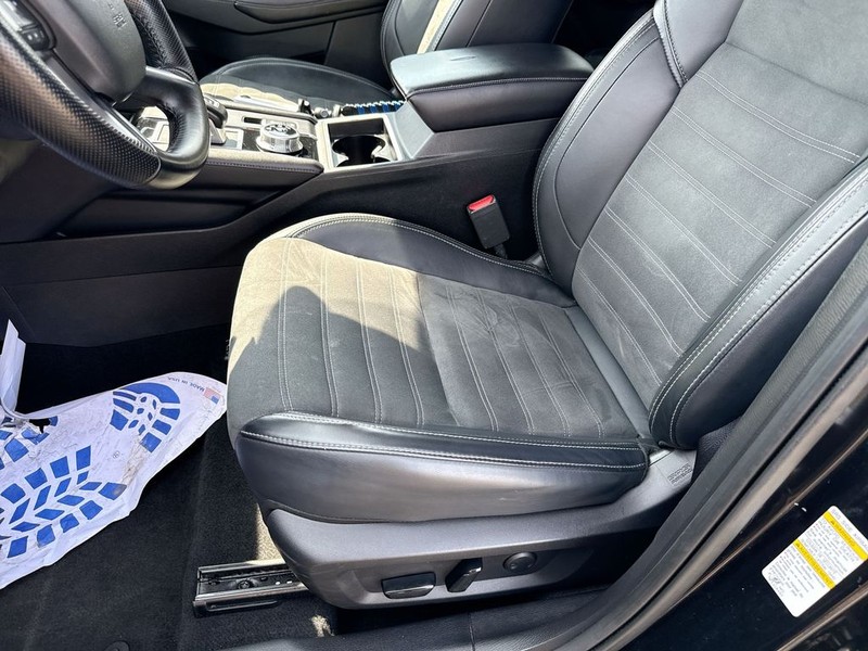 Mitsubishi Outlander Vehicle Full-screen Gallery Image 27