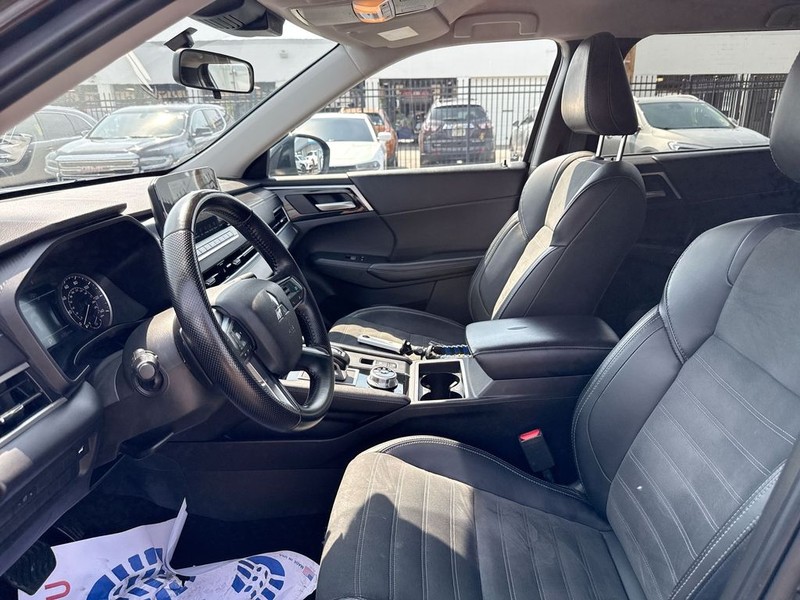 Mitsubishi Outlander Vehicle Full-screen Gallery Image 28