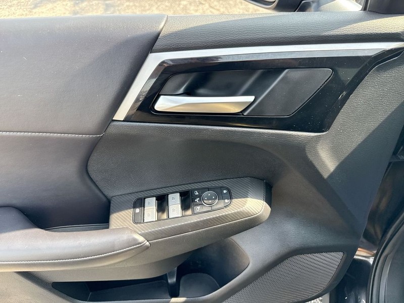 Mitsubishi Outlander Vehicle Full-screen Gallery Image 29