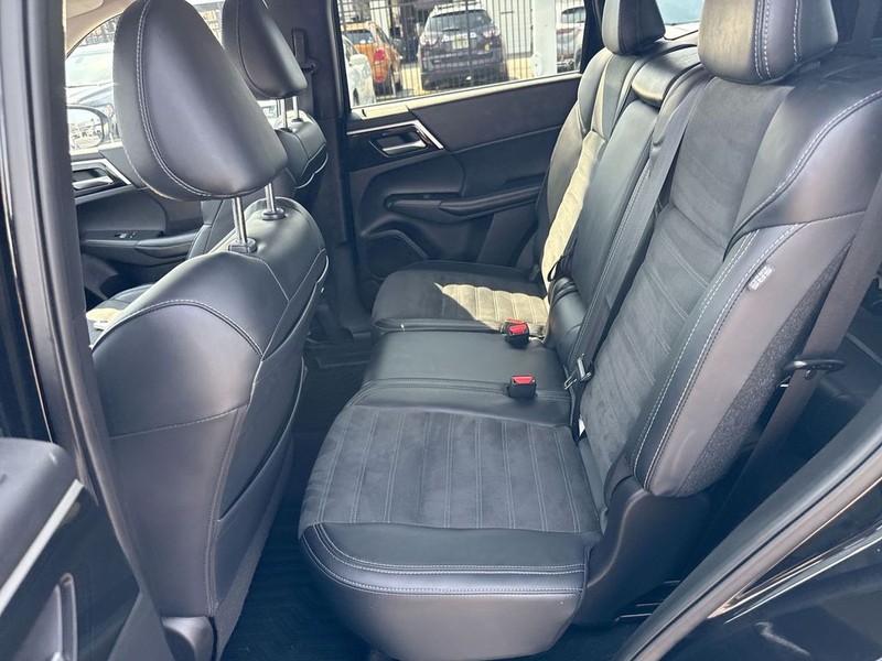 Mitsubishi Outlander Vehicle Full-screen Gallery Image 31