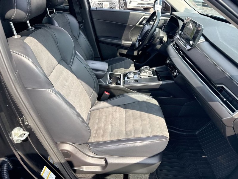 Mitsubishi Outlander Vehicle Full-screen Gallery Image 34