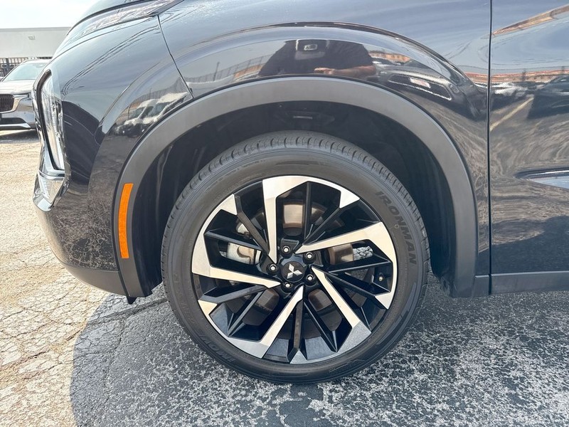 Mitsubishi Outlander Vehicle Full-screen Gallery Image 37