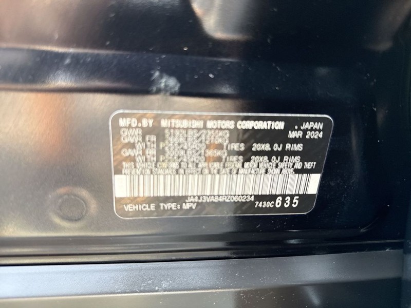 Mitsubishi Outlander Vehicle Full-screen Gallery Image 38