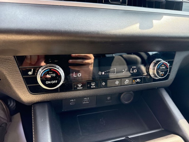 Mitsubishi Outlander Vehicle Full-screen Gallery Image 39