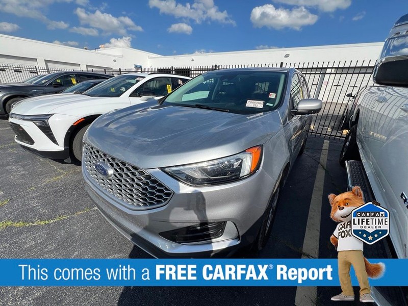 Ford Edge Vehicle Full-screen Gallery Image 3